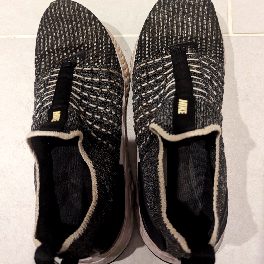 Nike phanto slip on shoes